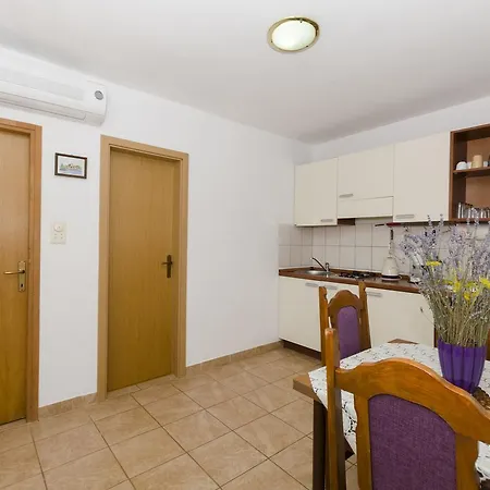 Dinko Apartament *